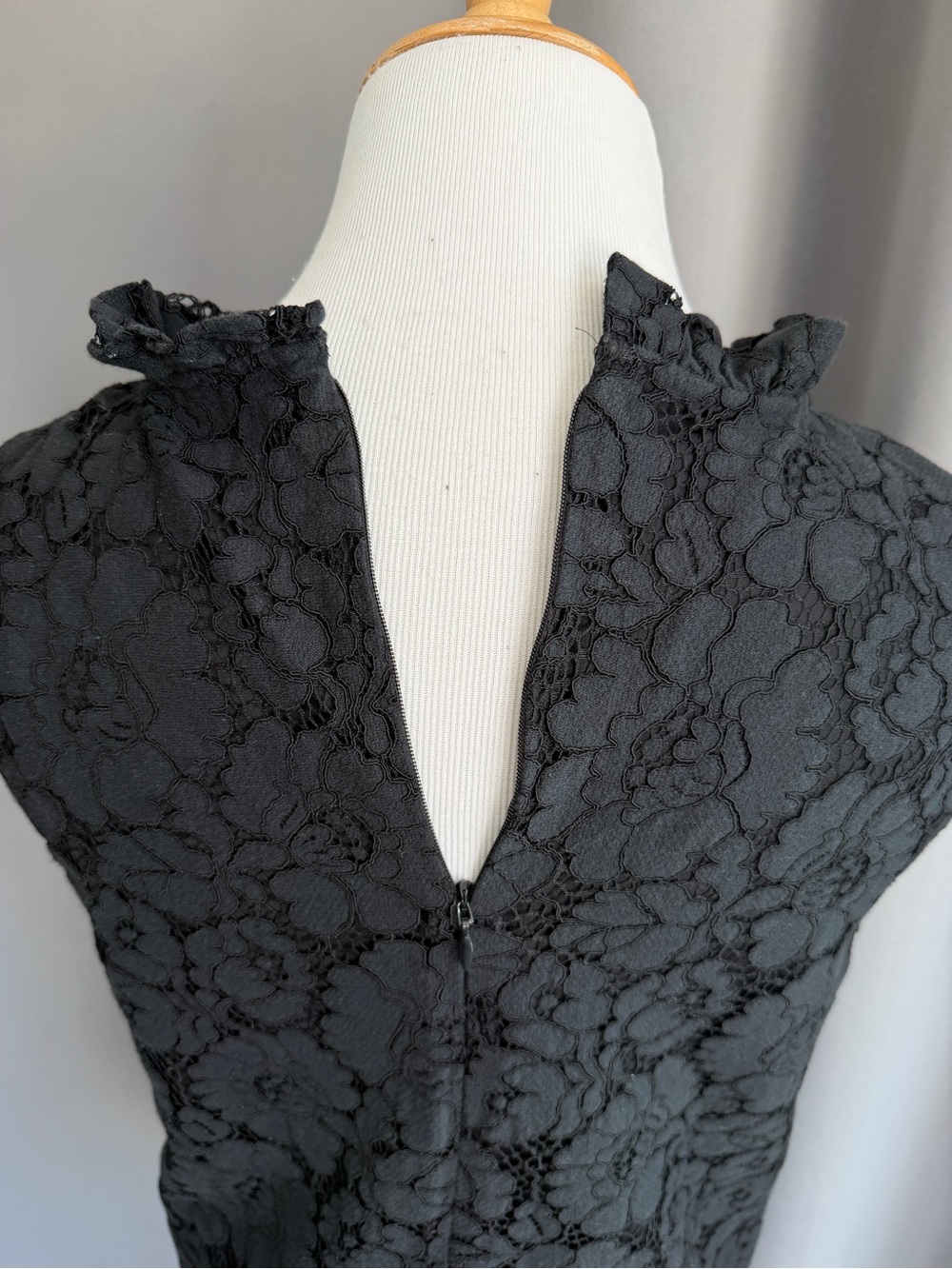 Ann Taylor Black Lace Sleeveless Blouse - Picture 12 of 14